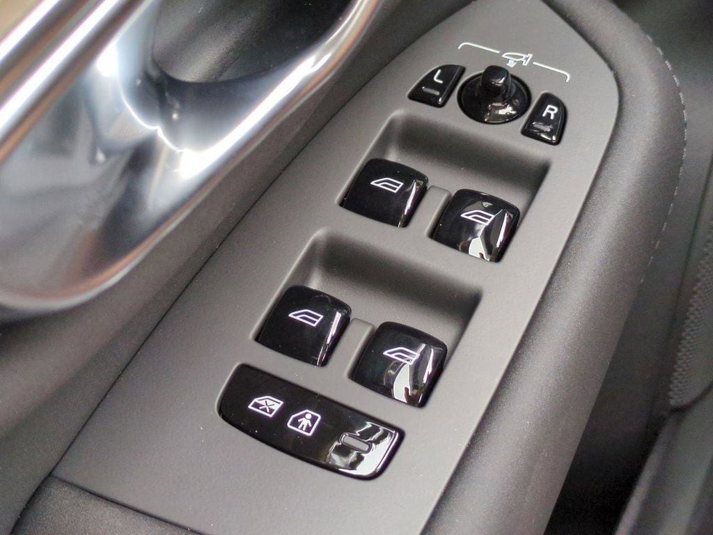 2026 Volvo XC90 Plus - Photo 23