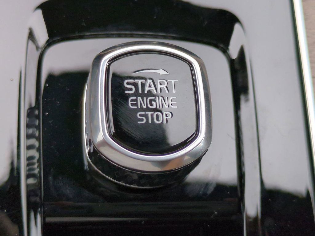 2026 Volvo XC90 Plus - Photo 27