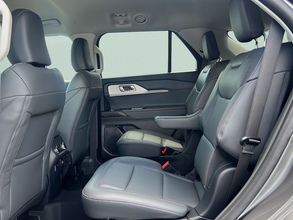 2026 Ford Explorer Active - Photo 13