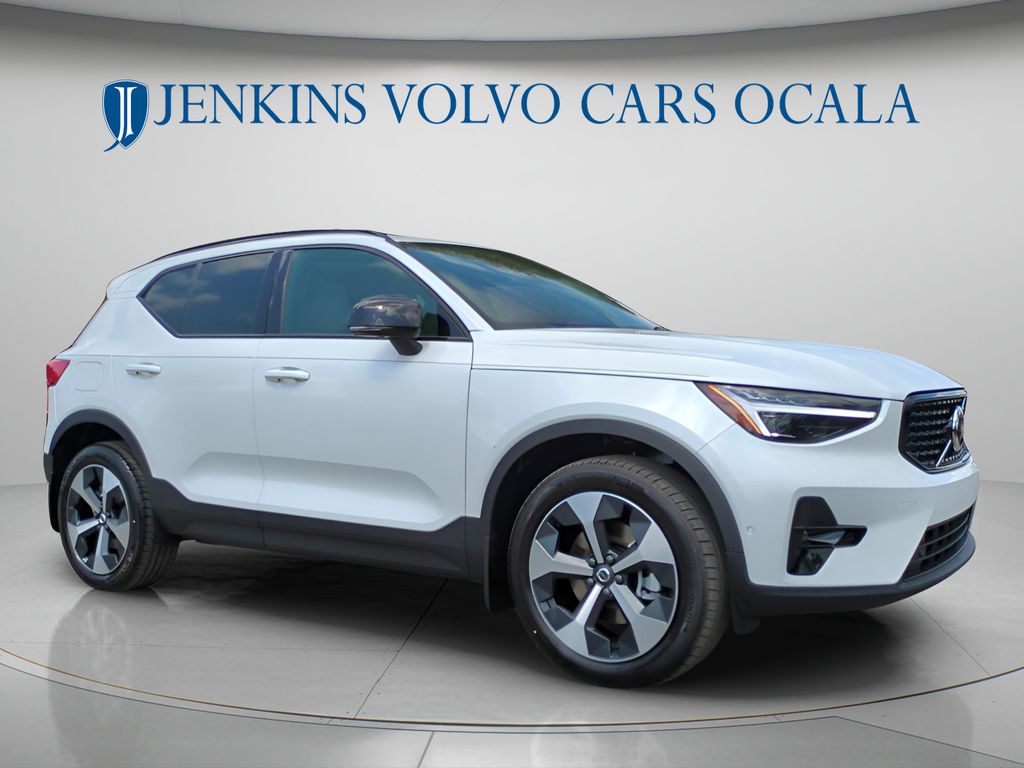 2026 Volvo XC40 B5 Plus