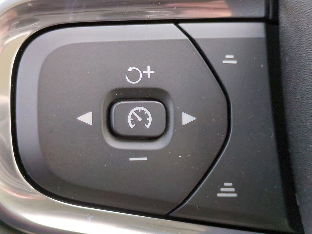 2026 Volvo XC40 Plus - Photo 22