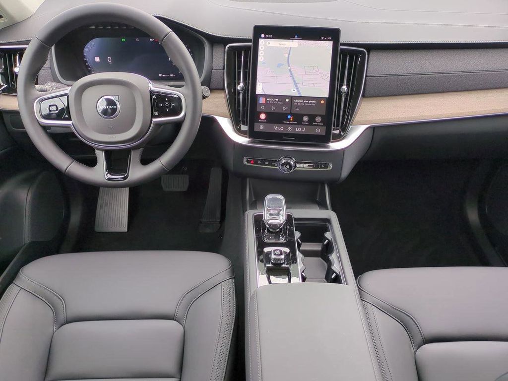 2026 Volvo XC90 Plus - Photo 13