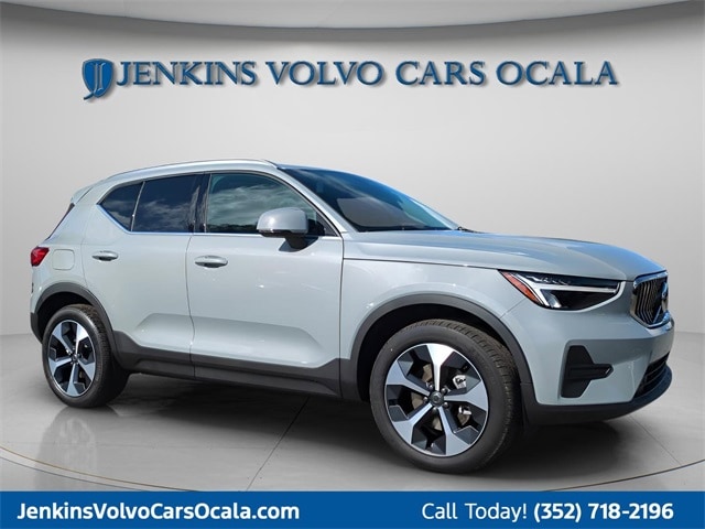 2025 Volvo XC40 Core