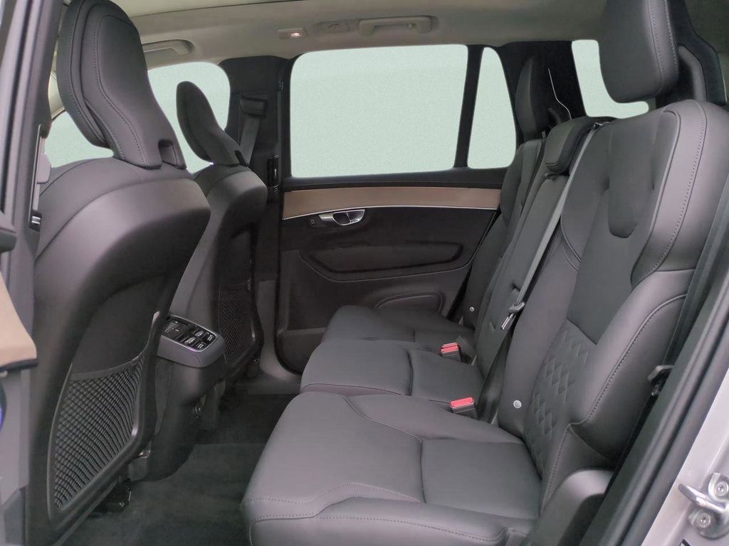 2026 Volvo XC90 Plus - Photo 10