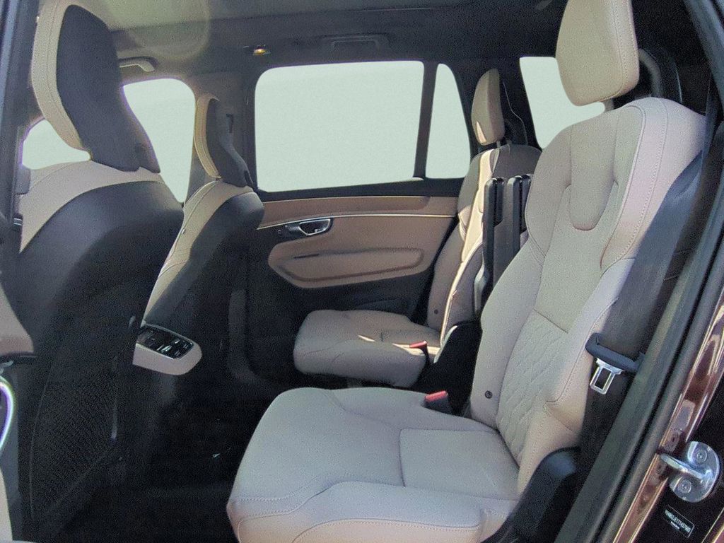 2026 Volvo XC90 Plus - Photo 11