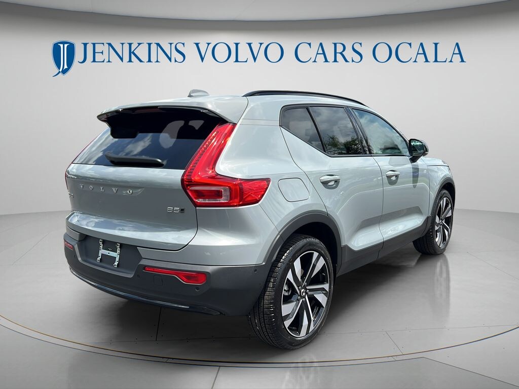 New 2026 Volvo XC40 B5 Ultra SUV