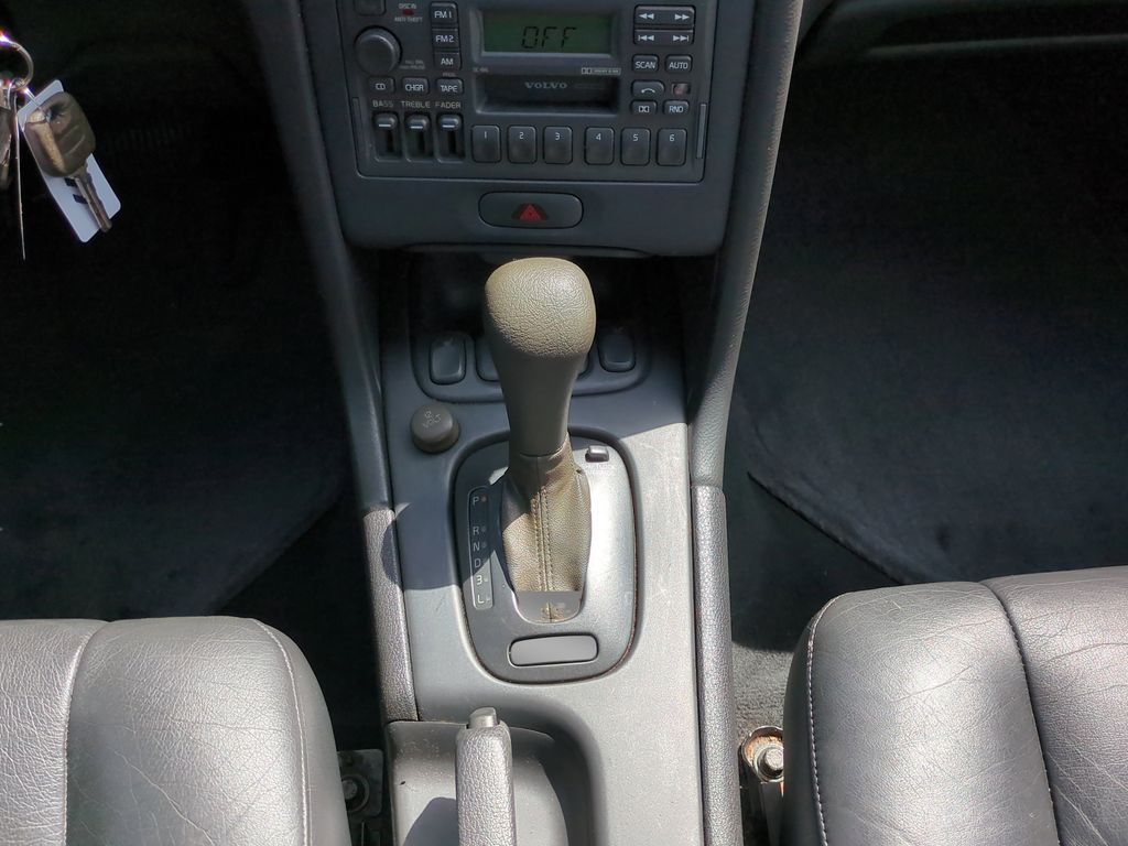 1999 Volvo V70 Base - Photo 15
