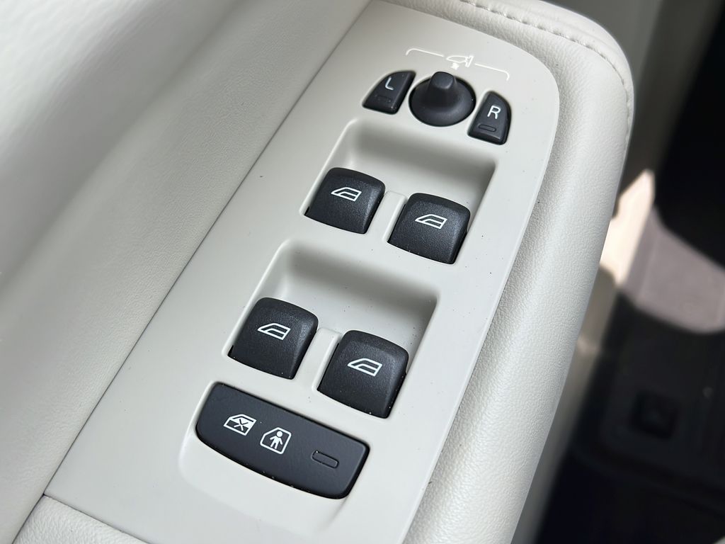 2023 Volvo XC60 Plus - Photo 19