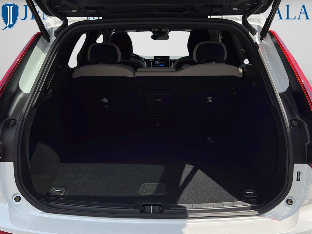 2026 Volvo XC60 Core - Photo 12