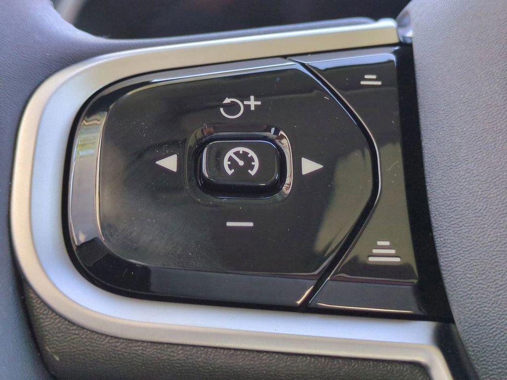 2026 Volvo XC90 Plus - Photo 21