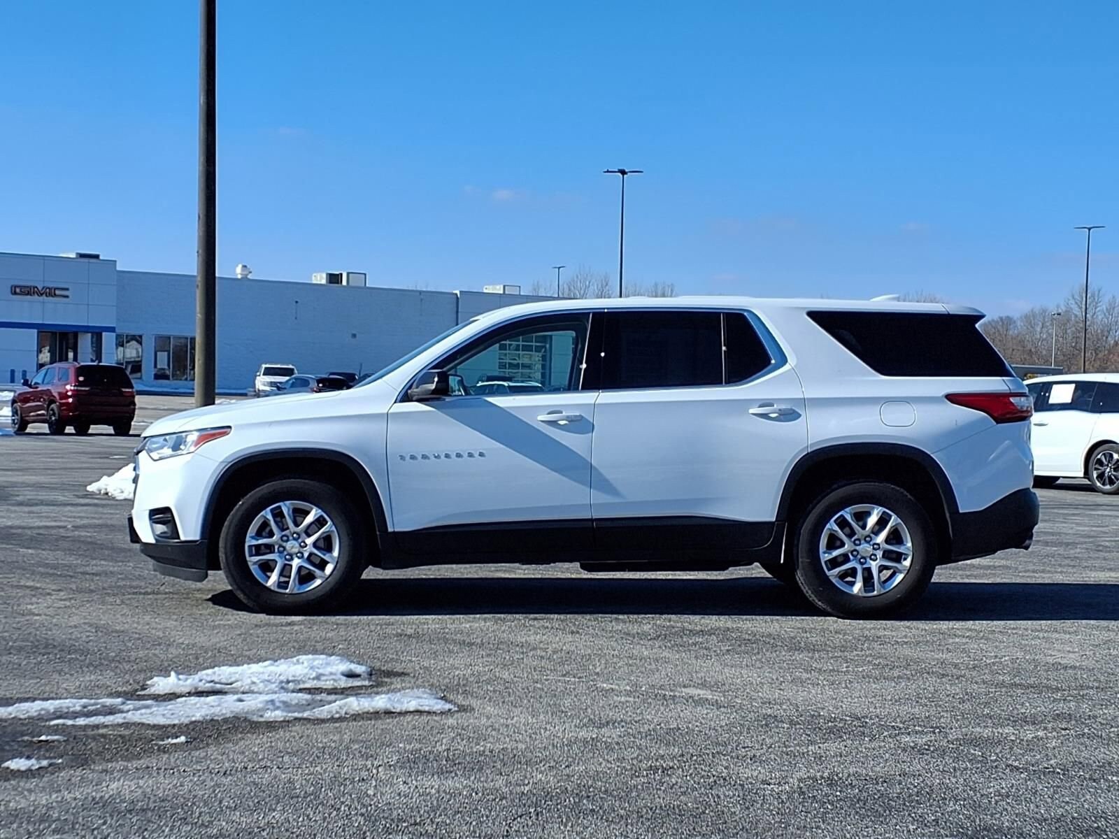 Used 2021 Chevrolet Traverse LS with VIN 1GNEVFKW8MJ207271 for sale in Beardstown, IL