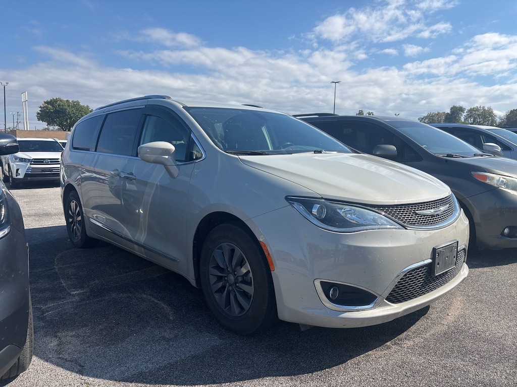 Used 2019 Chrysler Pacifica Touring L Plus