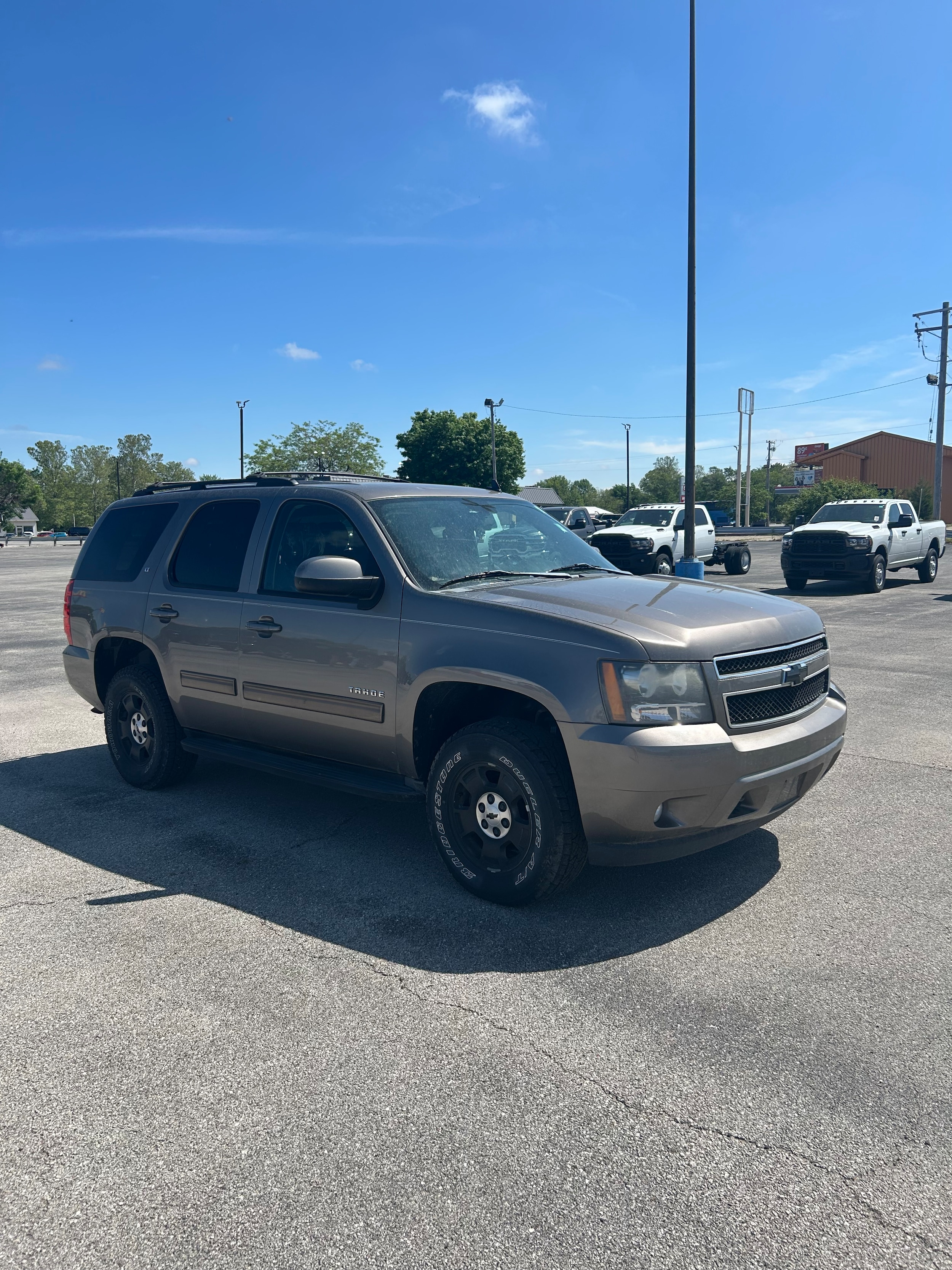 Used 2011 Chevrolet Tahoe LT with VIN 1GNSKBE01BR301664 for sale in Beardstown, IL