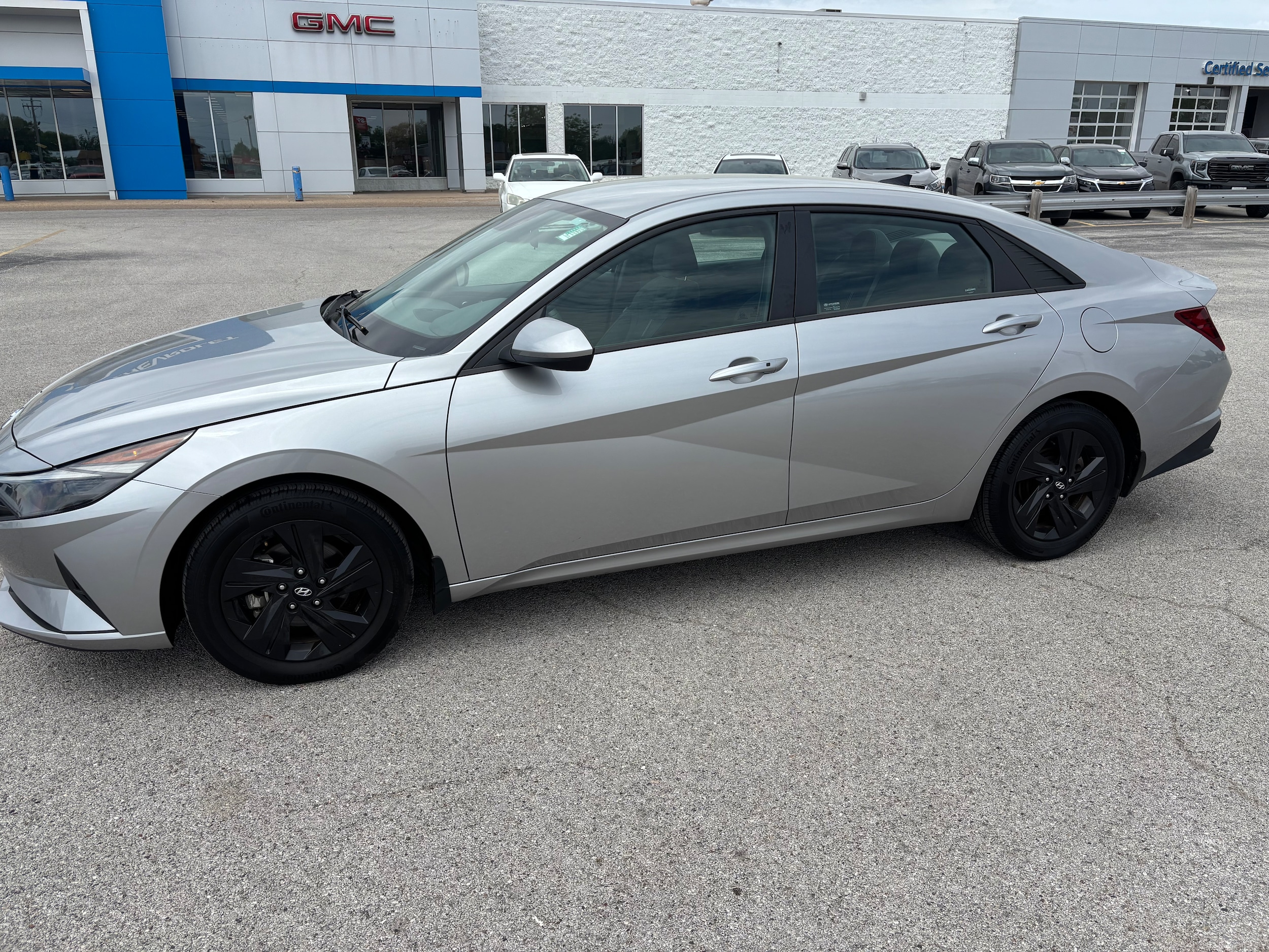 Used 2022 Hyundai Elantra SEL with VIN 5NPLS4AGXNH055995 for sale in Beardstown, IL
