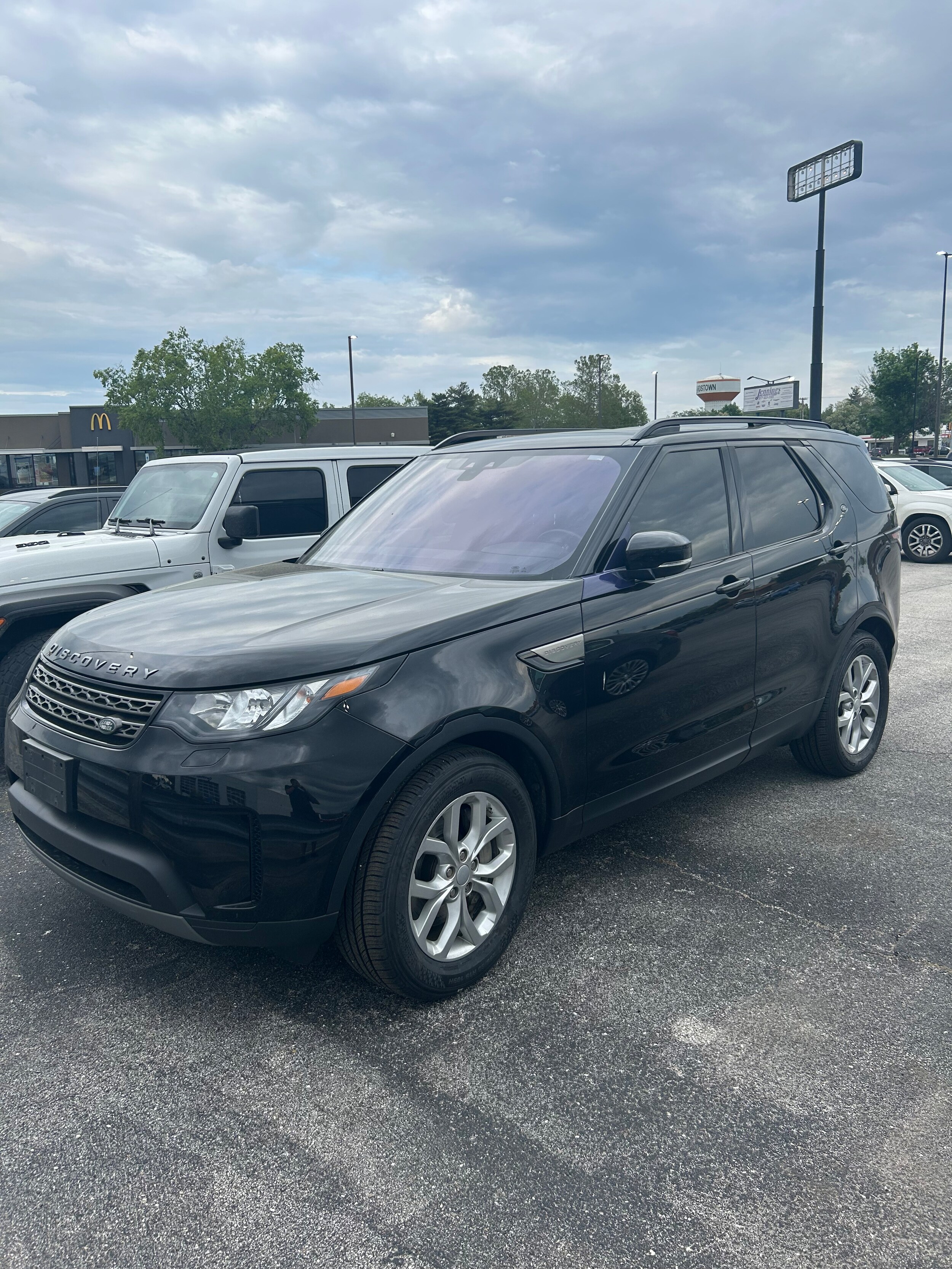 Used 2018 Land Rover Discovery SE with VIN SALRG2RV8JA062117 for sale in Beardstown, IL