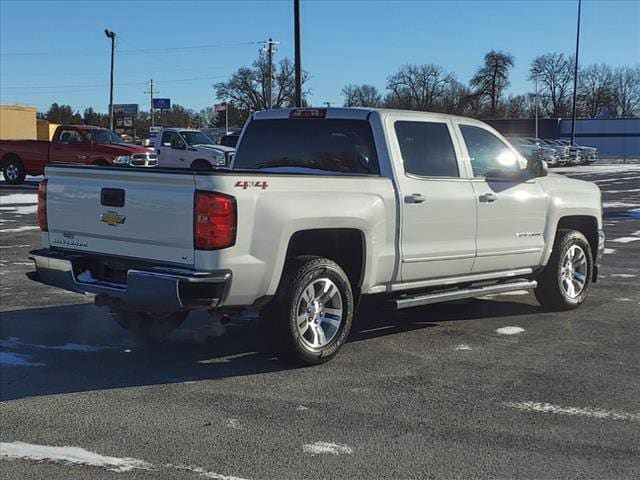 Used 2018 Chevrolet Silverado 1500 LT with VIN 3GCUKREC8JG634088 for sale in Beardstown, IL