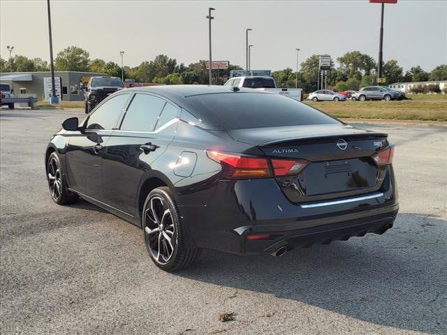 Used 2023 Nissan Altima SR with VIN 1N4BL4CWXPN320632 for sale in Beardstown, IL