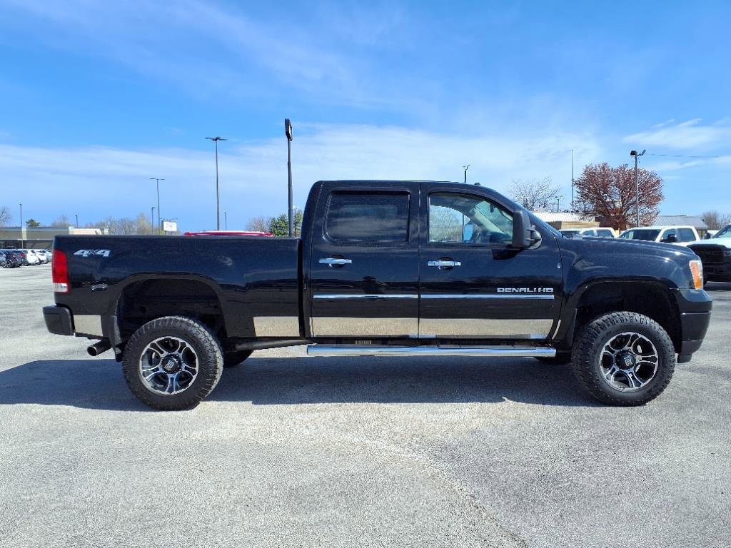 Used 2014 GMC Sierra 2500 Denali HD Denali with VIN 1GT125EG8EF175893 for sale in Beardstown, IL
