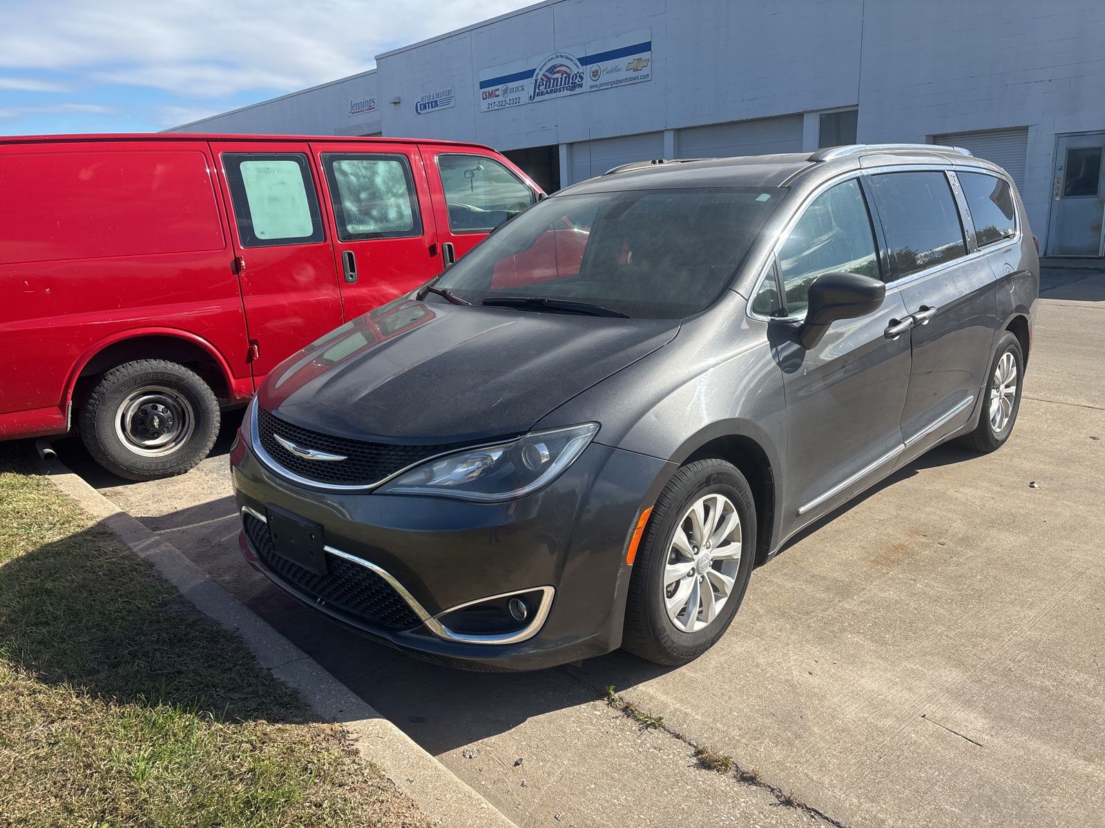 Used 2019 Chrysler Pacifica Touring L with VIN 2C4RC1BG1KR673161 for sale in Beardstown, IL