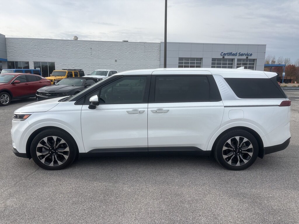 Used 2024 Kia Carnival EX MPV