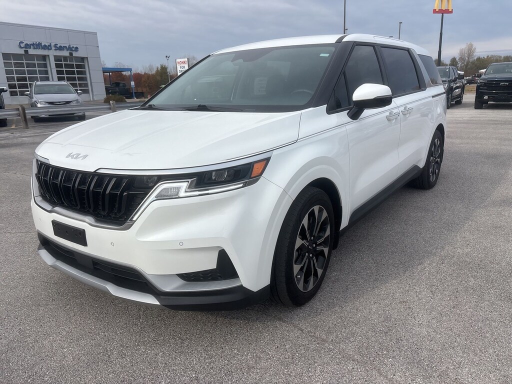 Used 2024 Kia Carnival EX MPV