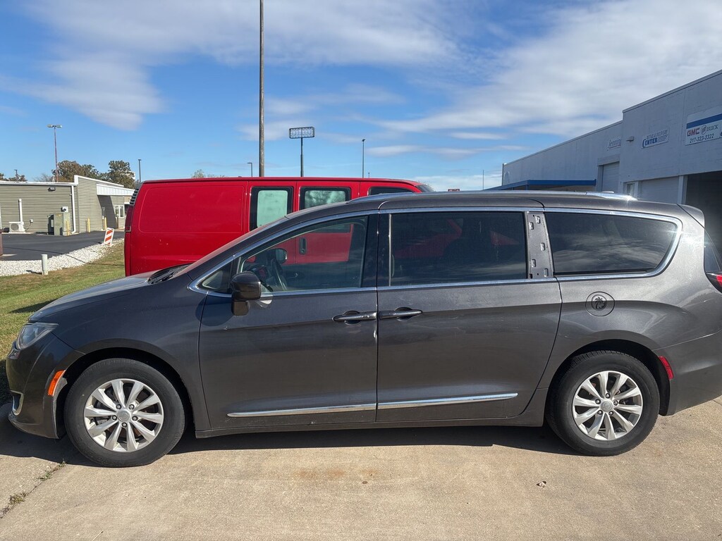 Used 2019 Chrysler Pacifica Touring L Van Passenger Van