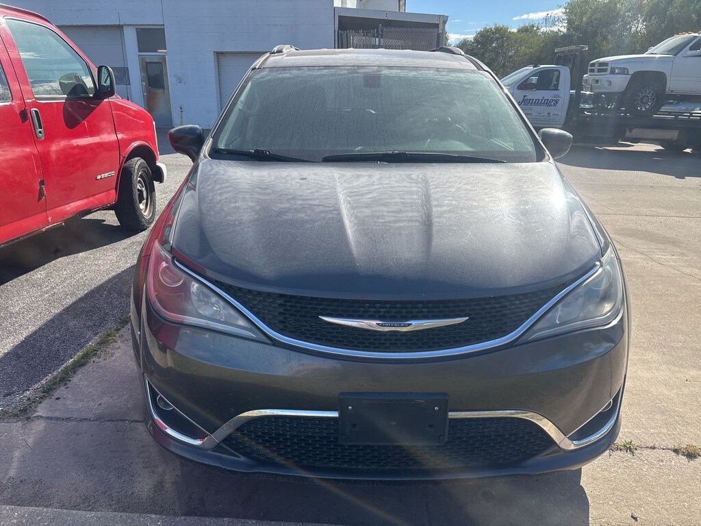 Used 2019 Chrysler Pacifica Touring L Van Passenger Van