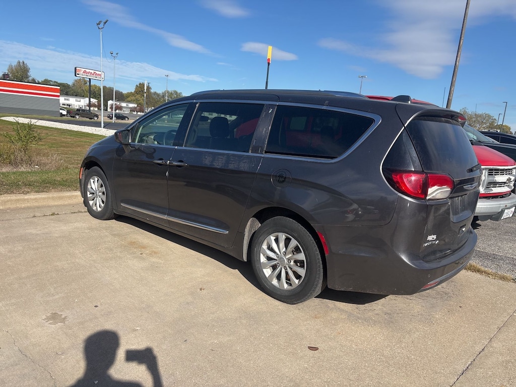 Used 2019 Chrysler Pacifica Touring L Van Passenger Van