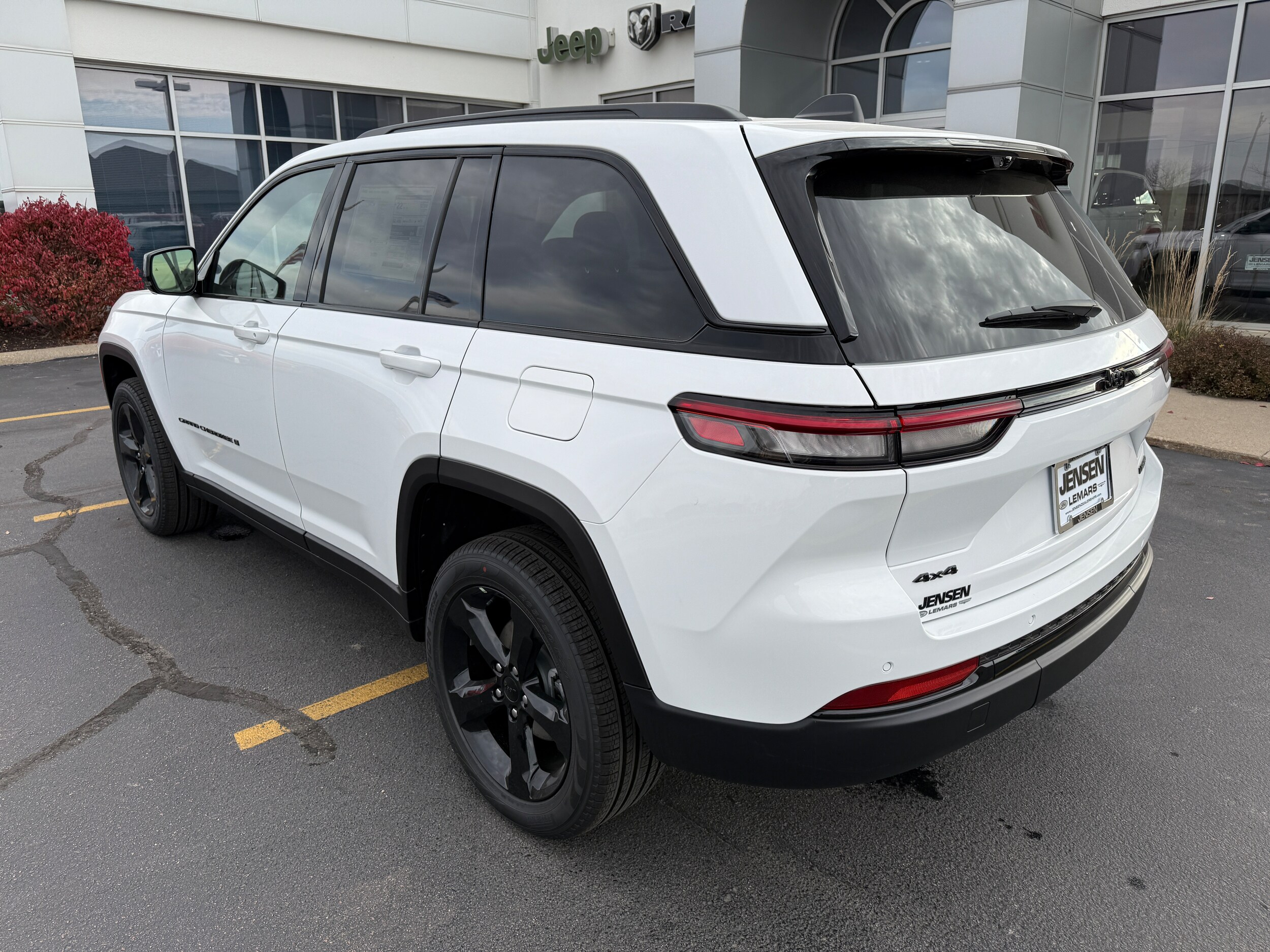 2025 Jeep Grand Cherokee Limited photo 4