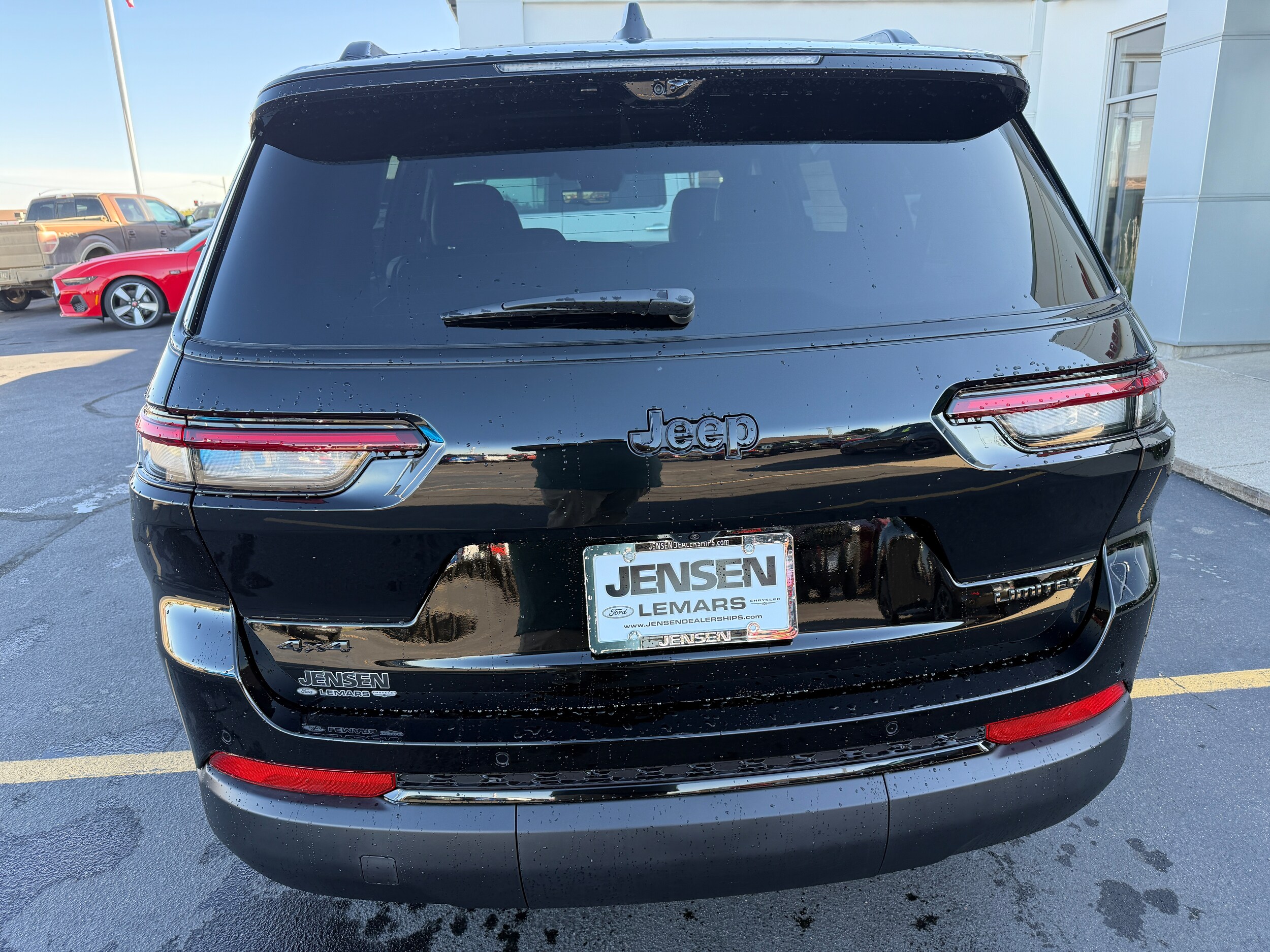 2025 Jeep Grand Cherokee Limited photo 2