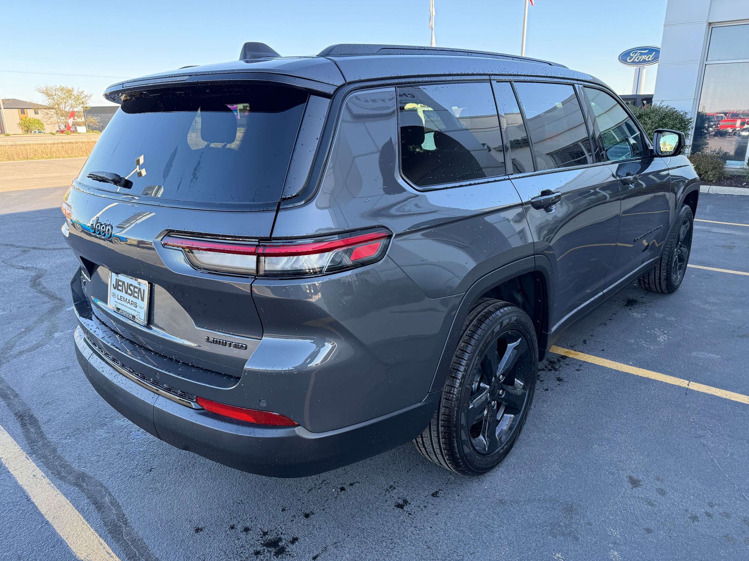 2025 Jeep Grand Cherokee Limited photo 2
