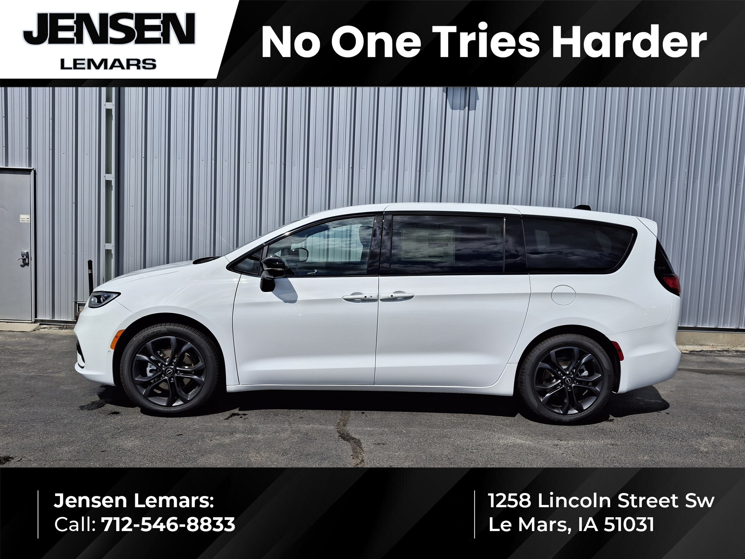 2026 Chrysler Pacifica Select's photo