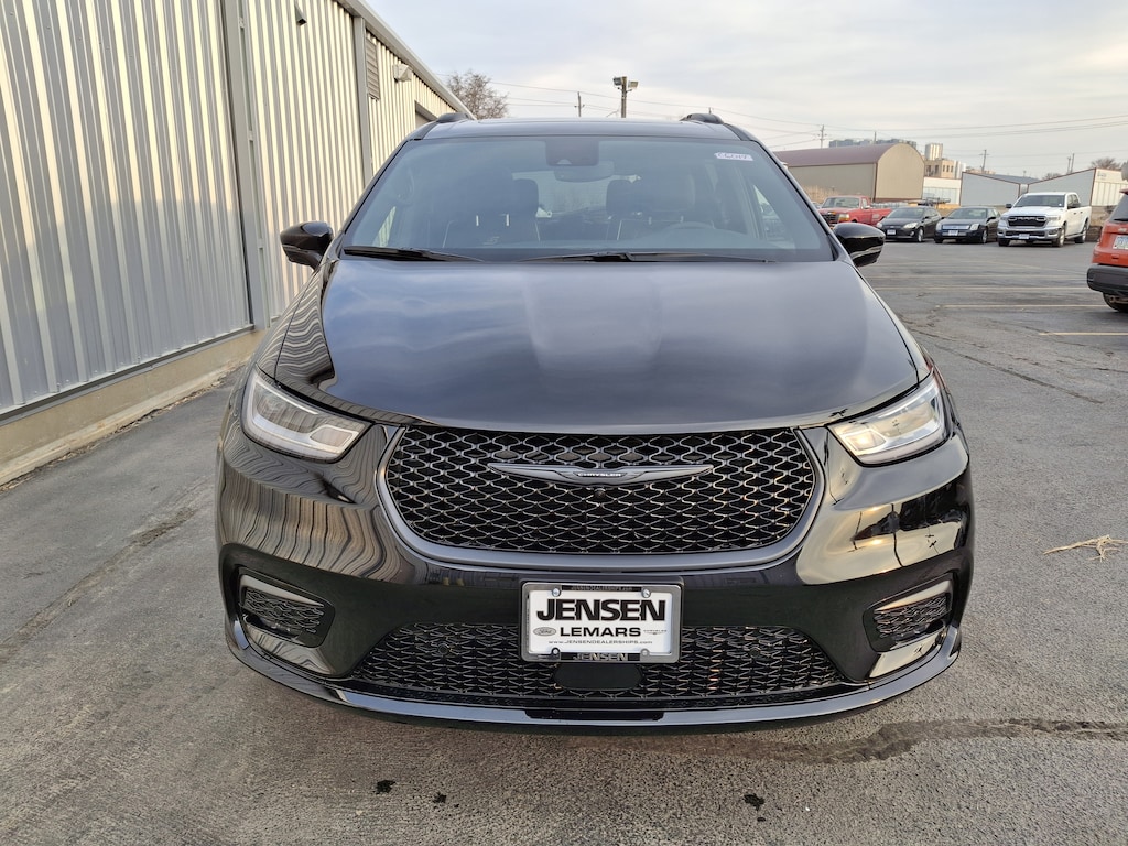 New 2026 Chrysler Pacifica LIMITED AWD Passenger Van