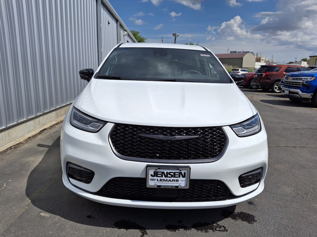 New 2026 Chrysler Pacifica SELECT Passenger Van