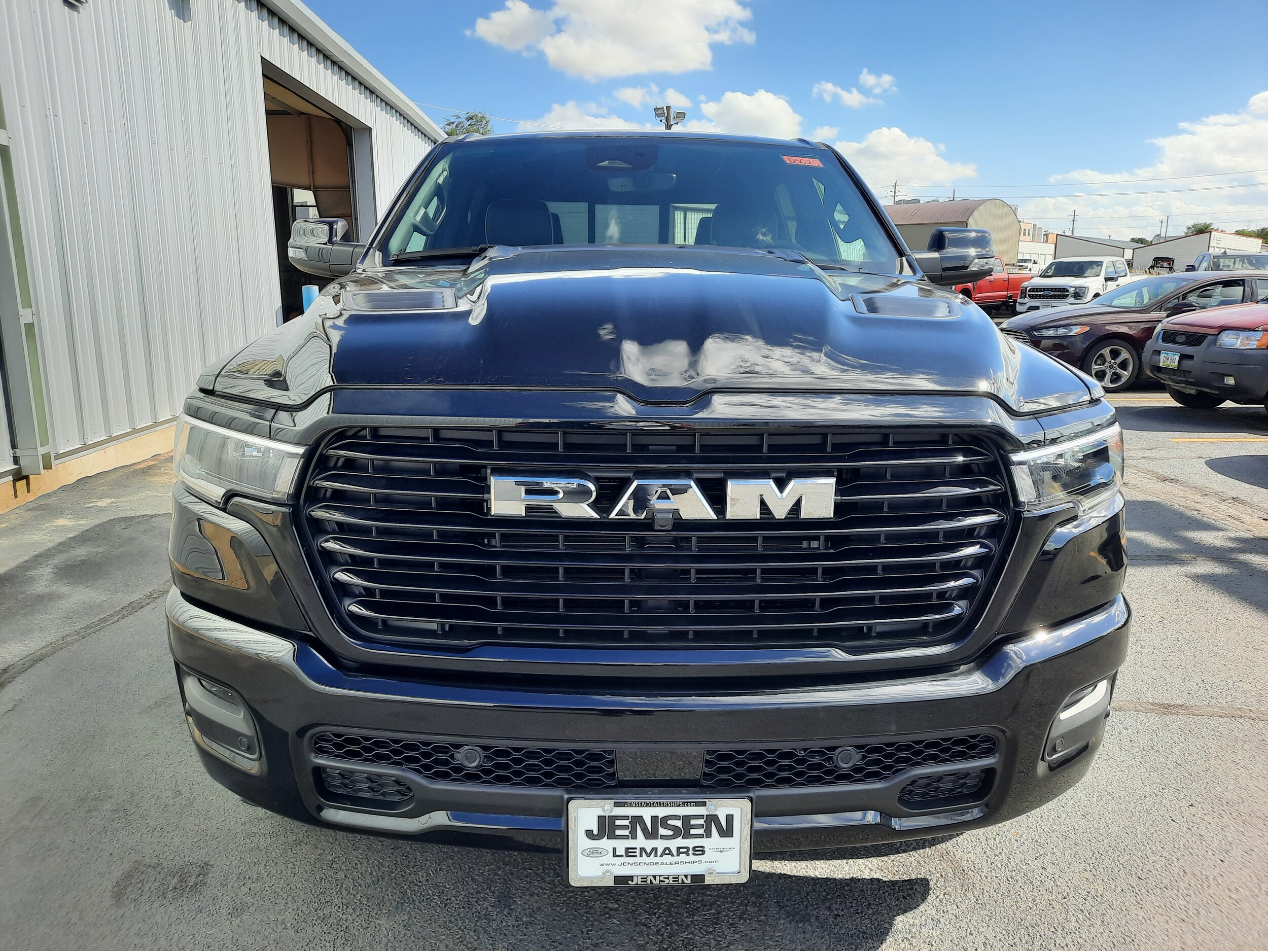 2025 Ram 1500 Laramie photo 3