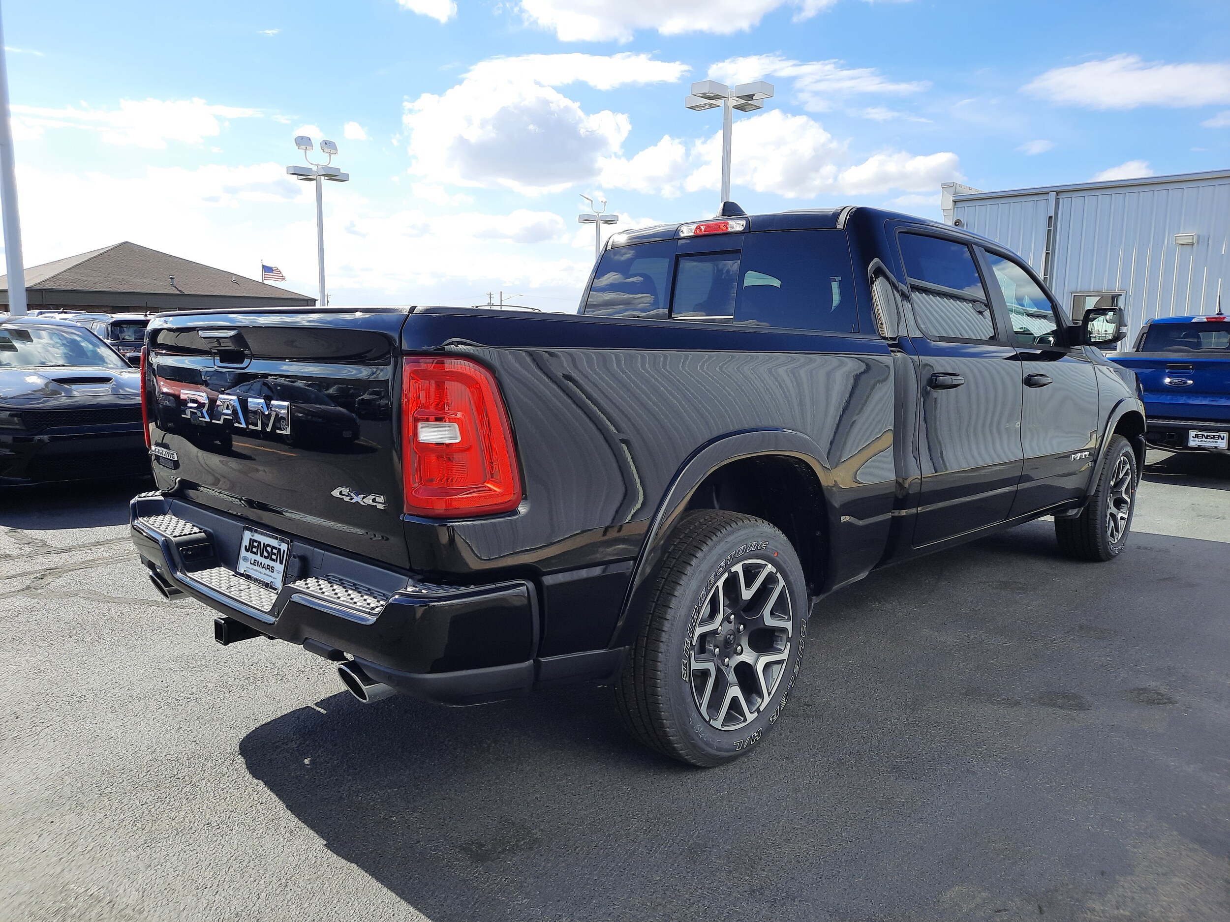 2025 Ram 1500 Laramie photo 4