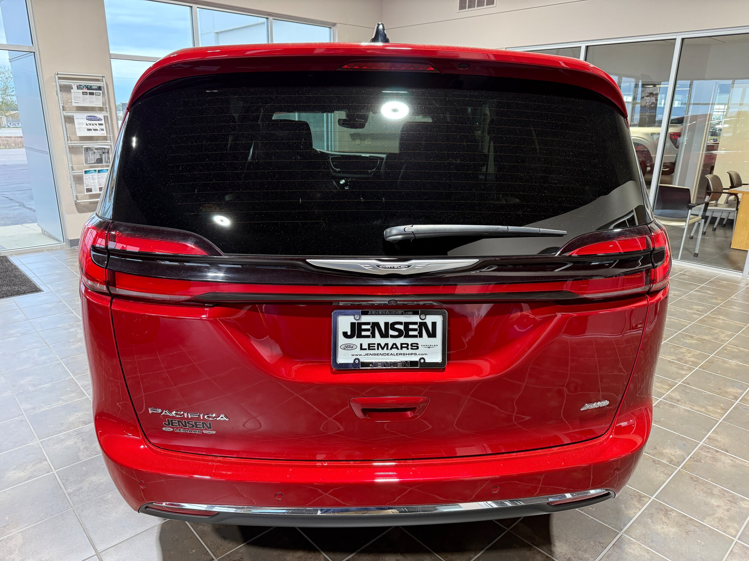 2025 Chrysler Pacifica Base photo 3