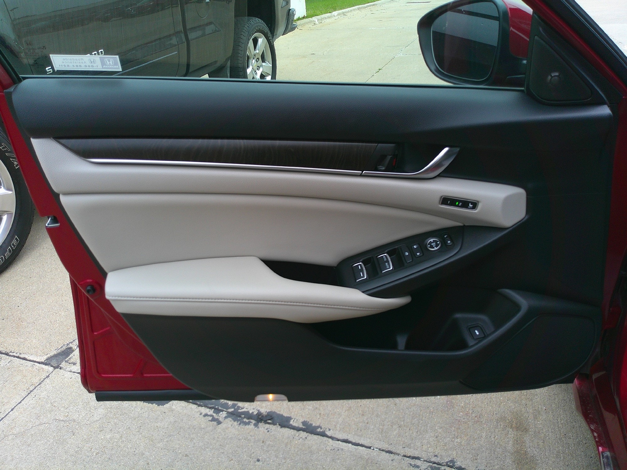 Used 2022 Honda Accord Hybrid EX-L with VIN 1HGCV3F58NA019210 for sale in Sioux City, IA