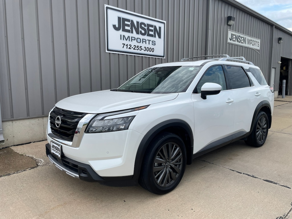 Used 2025 Nissan Pathfinder SL Sport Utility