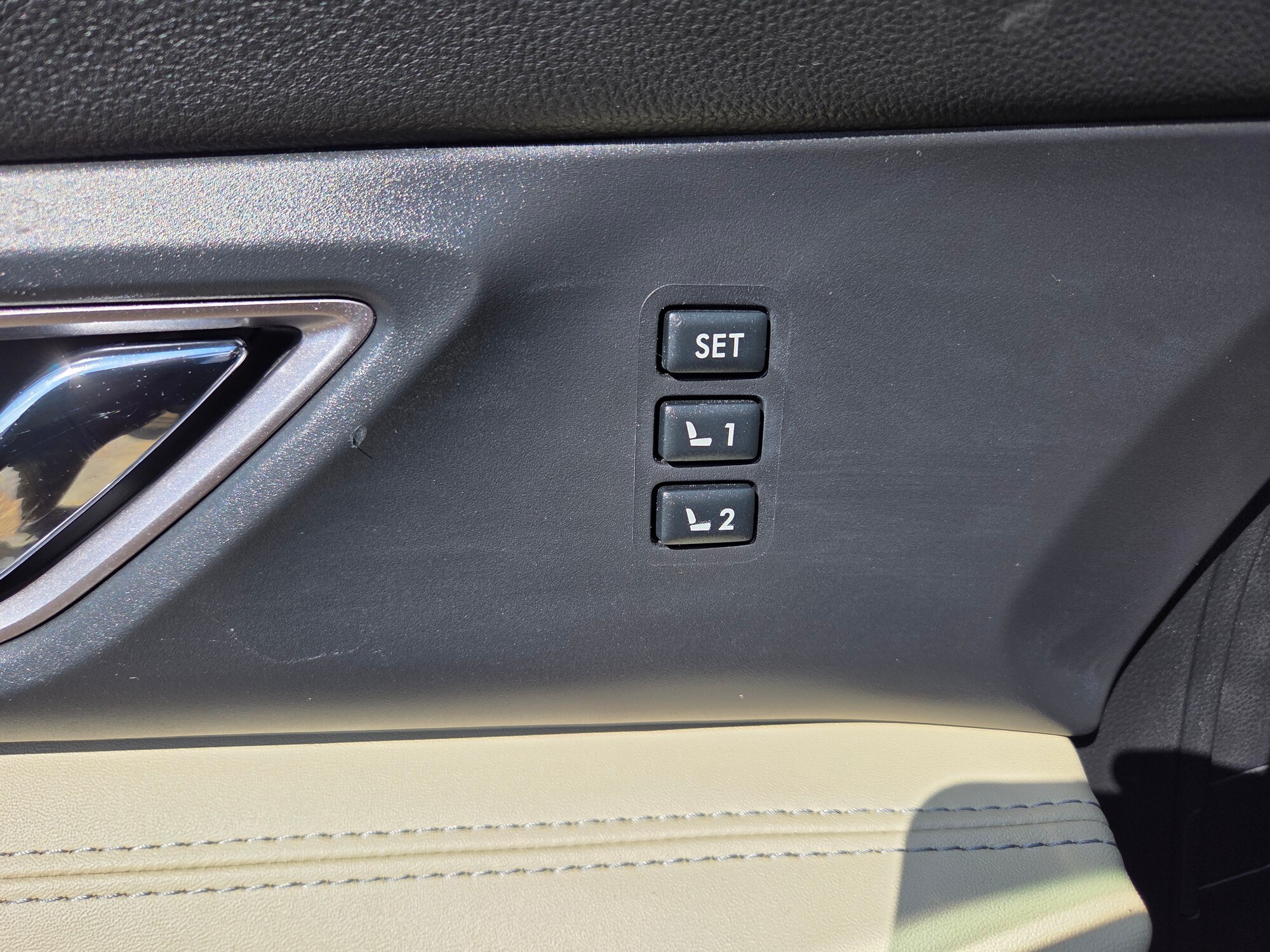 2022 Subaru Ascent Limited photo 3