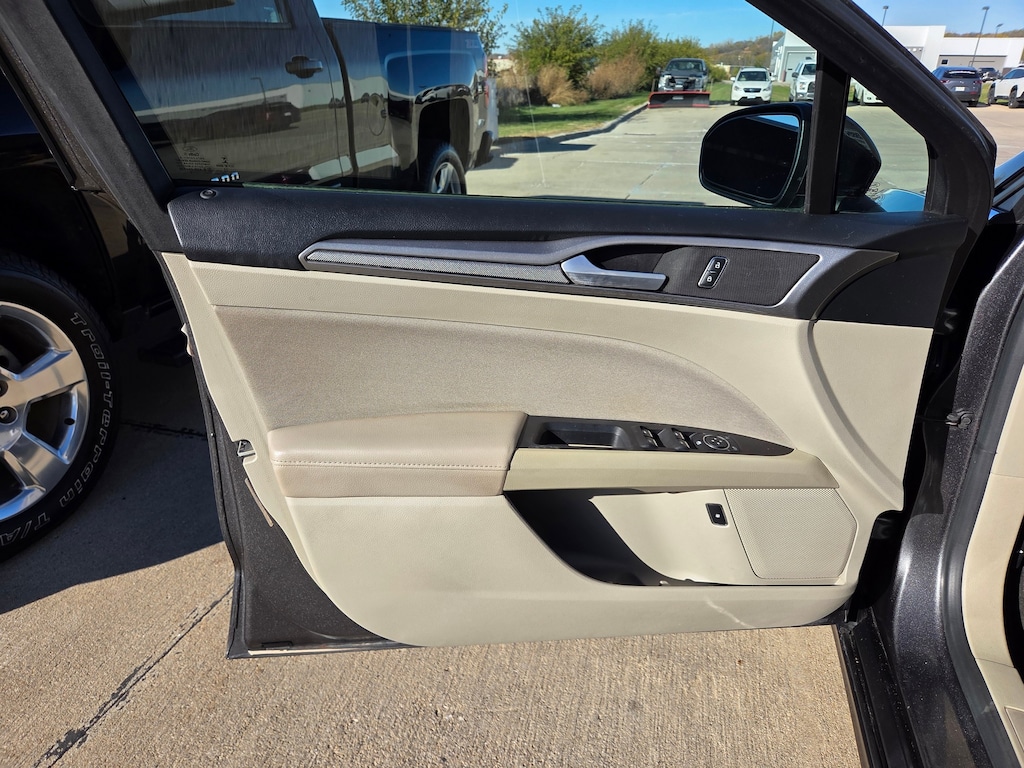 Used 2019 Ford Fusion Hybrid SE Car