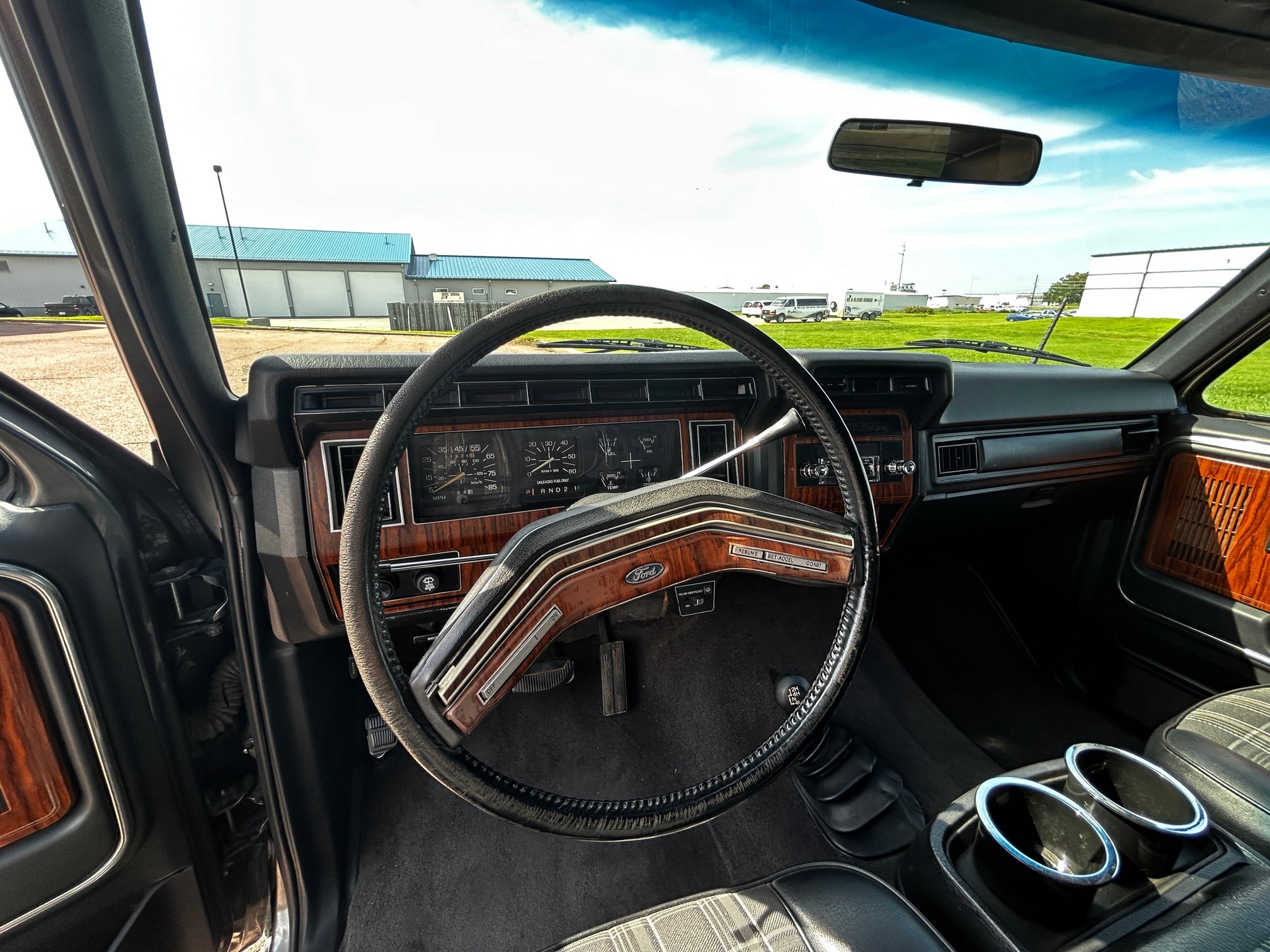 1981 Ford Bronco - Photo 11