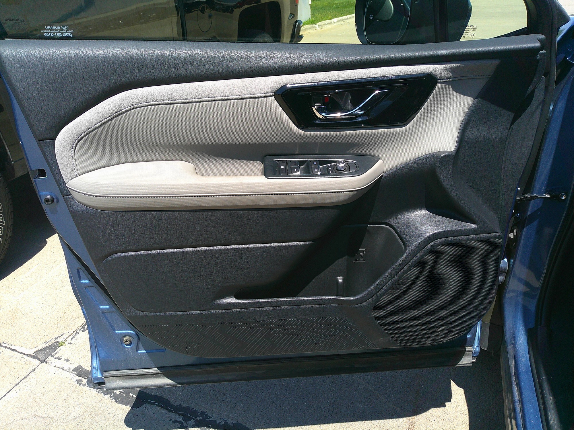 2025 Subaru Forester Limited Base photo 2