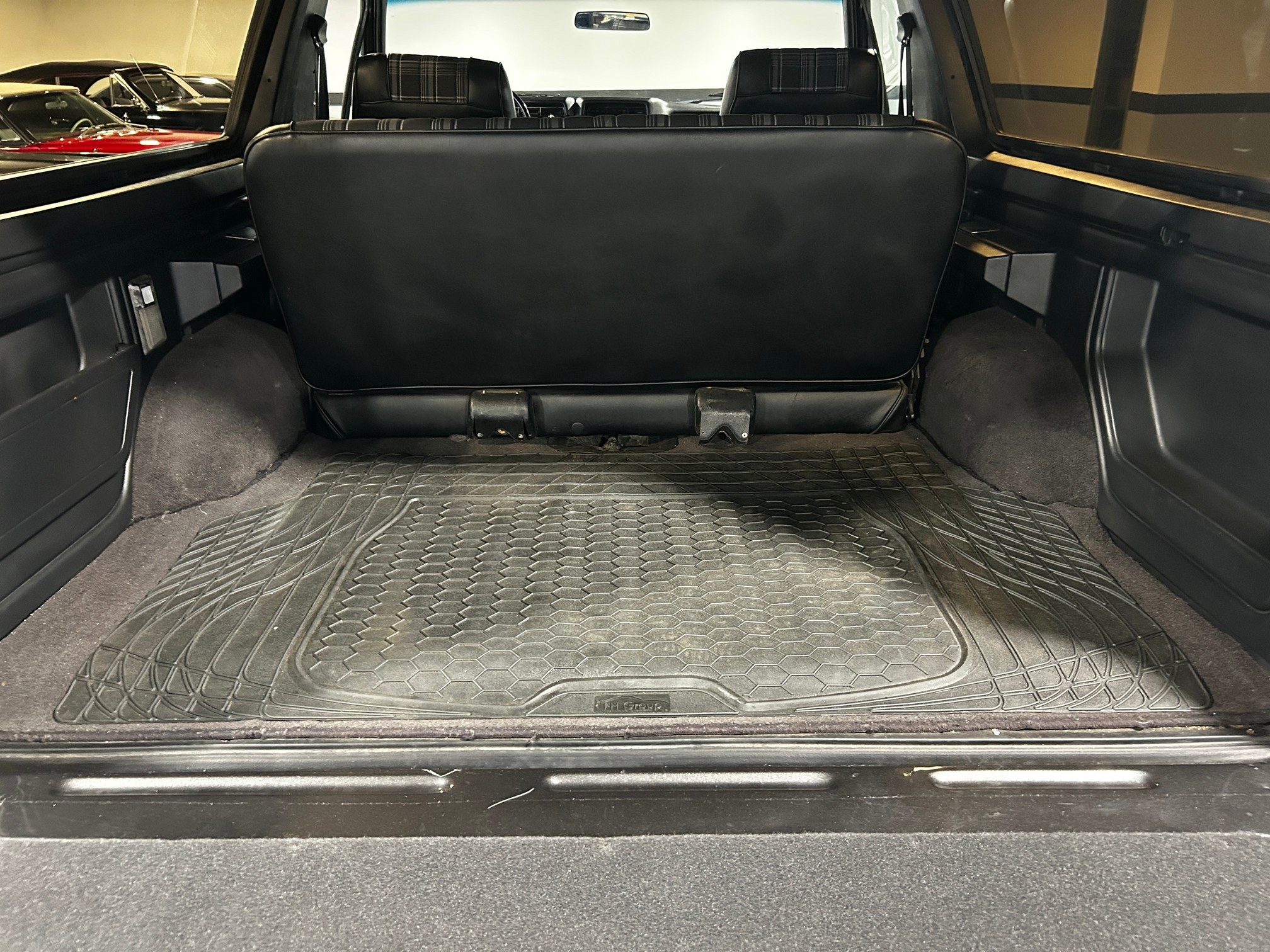 1981 Ford Bronco - Photo 25