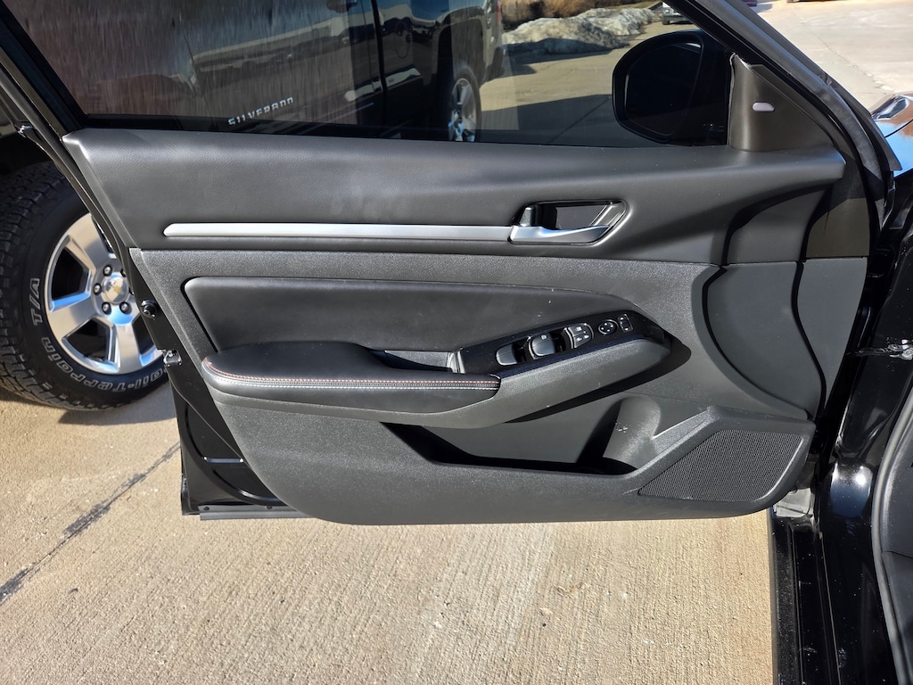 Used 2024 Nissan Altima 2.5 SR Car