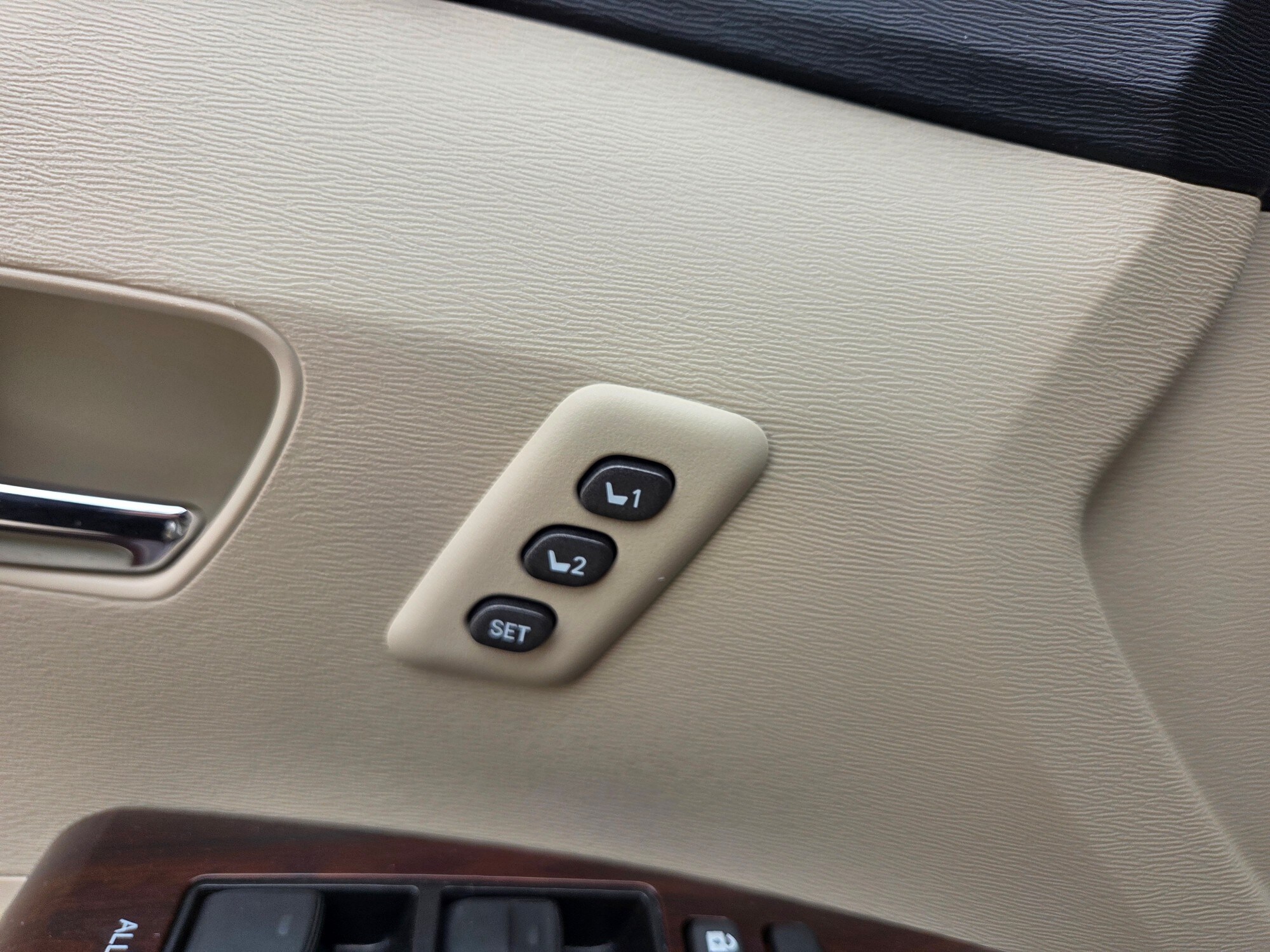 2015 Toyota Venza XLE photo 3