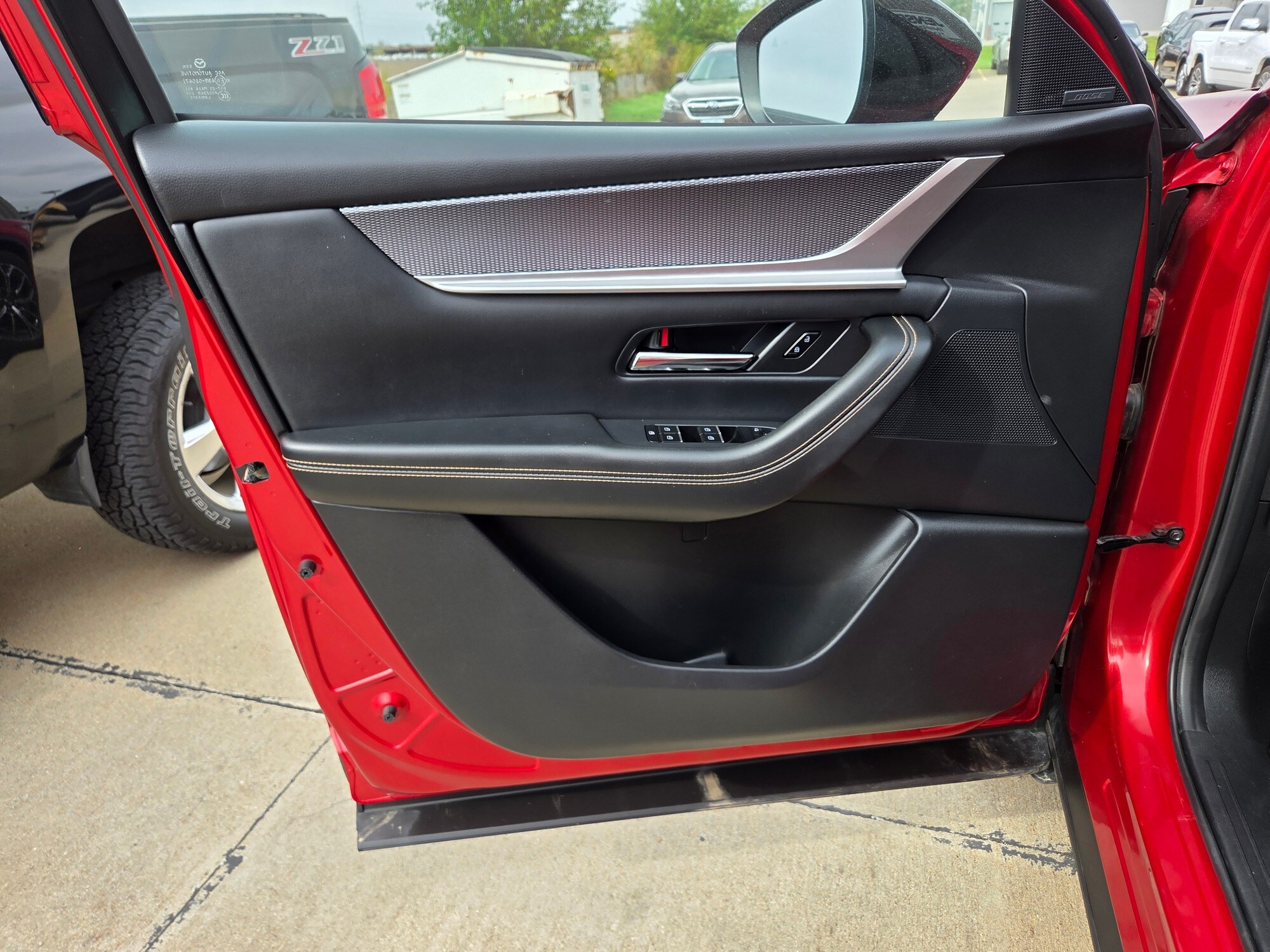 2025 Mazda CX-70 Premium photo 2