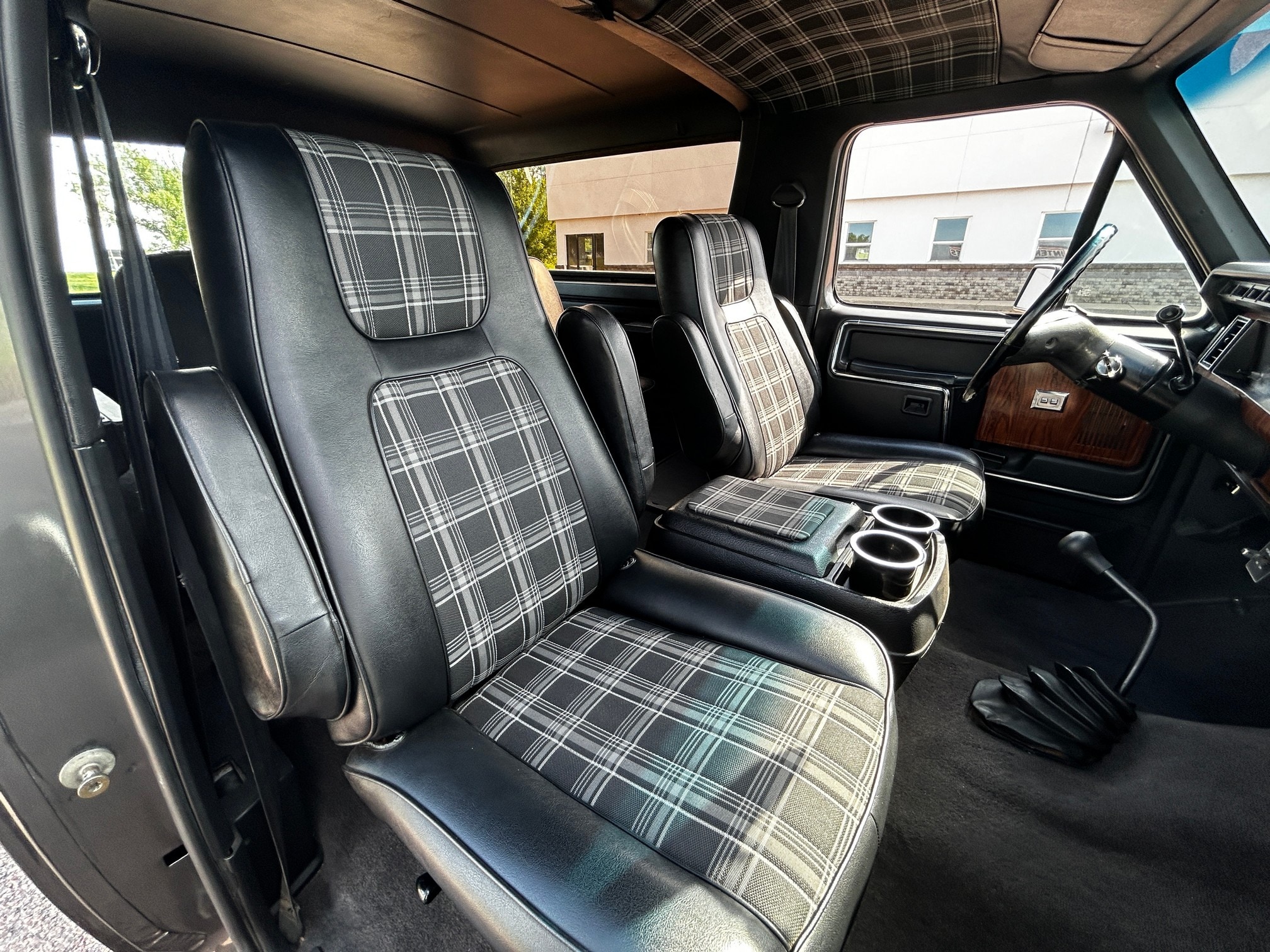 1981 Ford Bronco - Photo 32