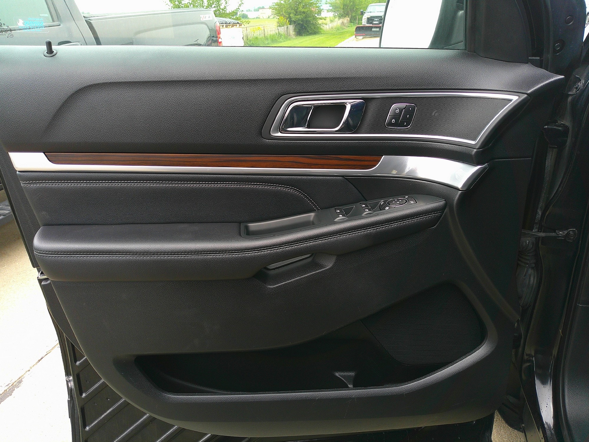 Used 2016 Ford Explorer Limited with VIN 1FM5K8FH9GGD28140 for sale in Sioux City, IA
