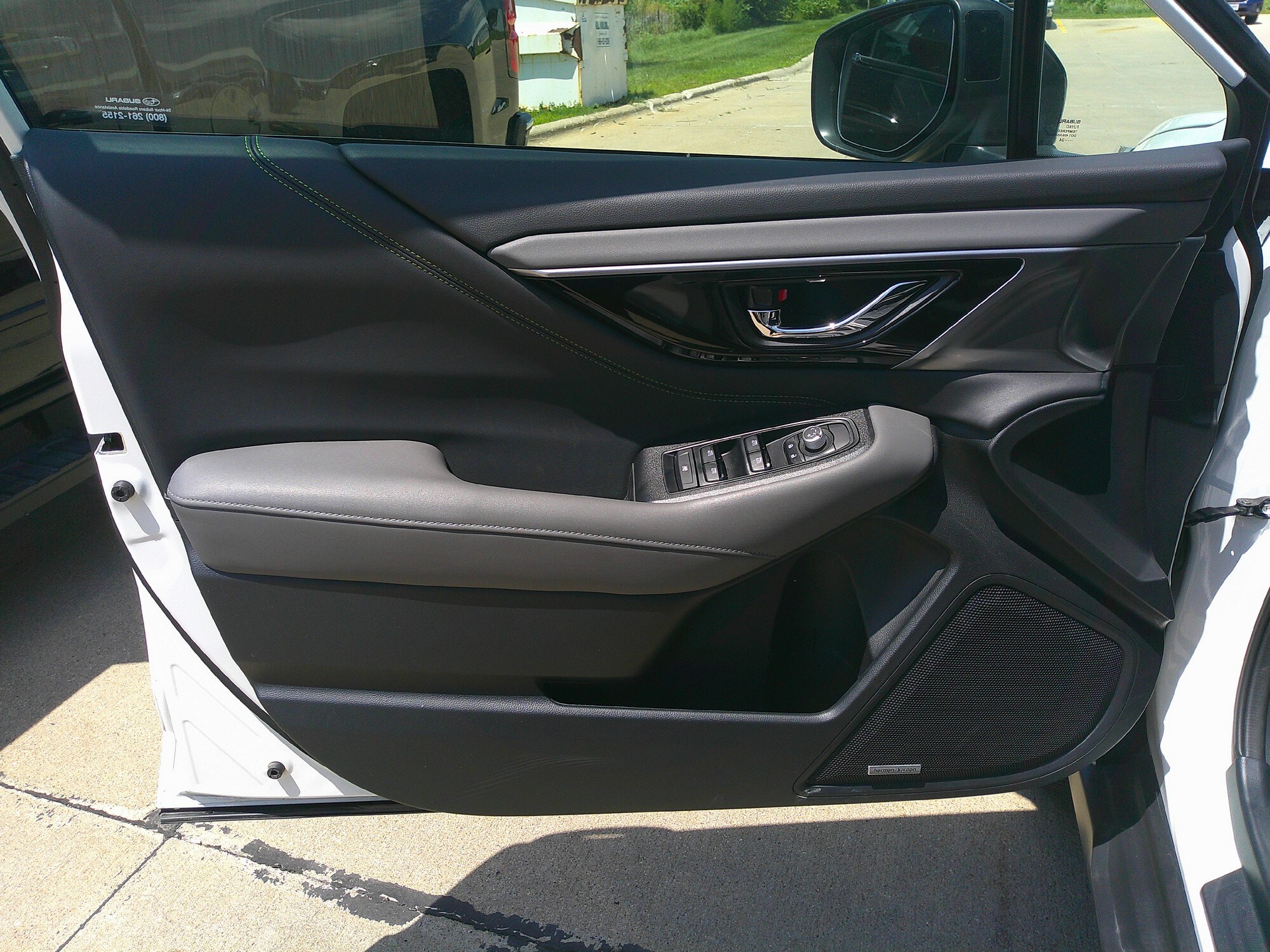 2025 Subaru Outback Onyx Edition photo 2